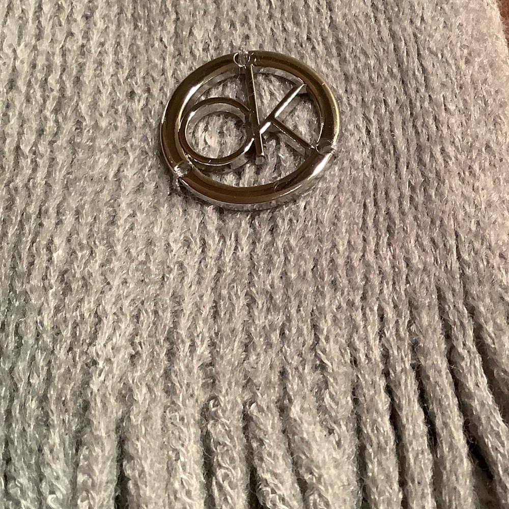 Calvin Klein Light Gray Oblong Scarf - Picture 4 of 7